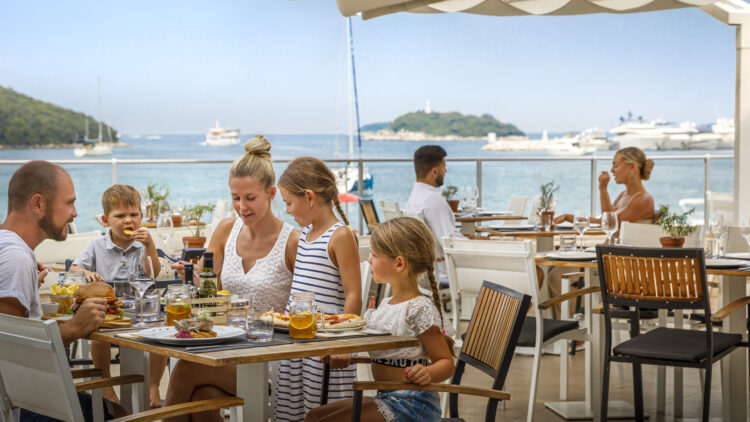 Hannes Zischka Sportreisen; Tennistraining, Tenniscamp, Kroatien, Tennis; MEER TENNIS im Resort Belvedere